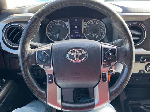 Used 2019 Toyota Tacoma SR5 RWD image 12