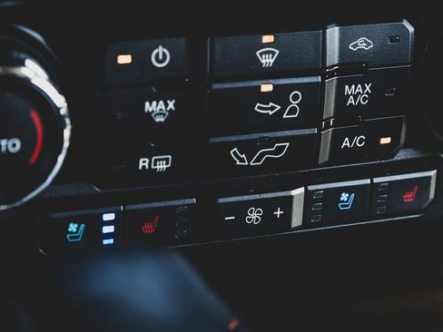 Used 2019 Ford F150 Lariat image 11