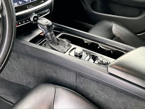 Used 2019 Volvo S60 T5 Momentum w/ Multimedia Package image 18