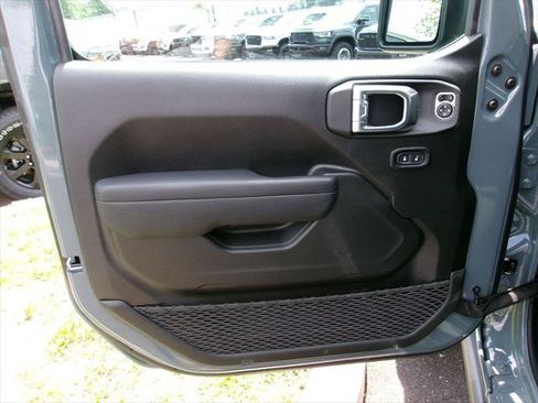Used 2026 Jeep Wrangler Rubicon AWD/4WD image 6