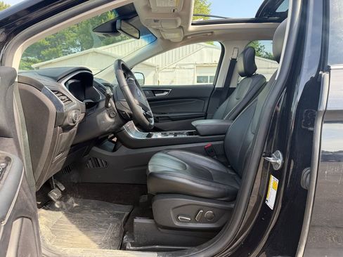 Used 2019 Ford Edge Titanium w/ Equipment Group 301A AWD/4WD image 5