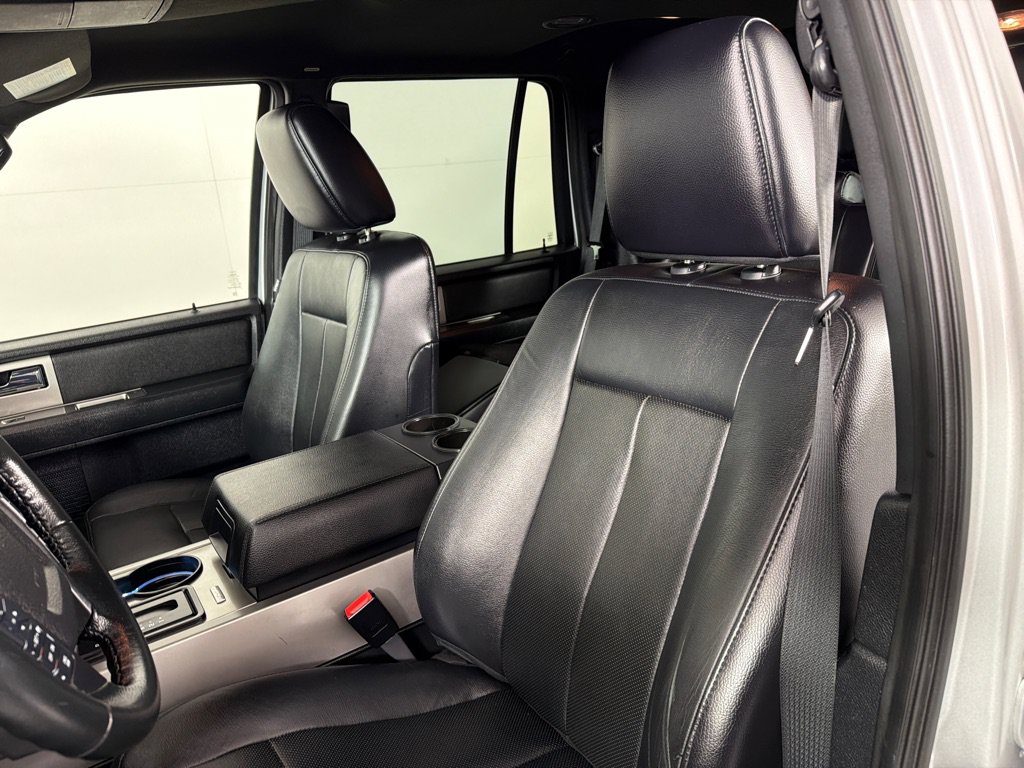 Used 2017 Ford Expedition XLT w/ Equipment Group 202A AWD/4WD image 12