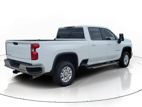 Used 2024 Chevrolet Silverado 2500 LT AWD/4WD image 3