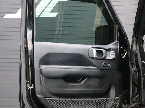 Used 2018 Jeep Wrangler Unlimited Rubicon w/ Dual Top Group image 23