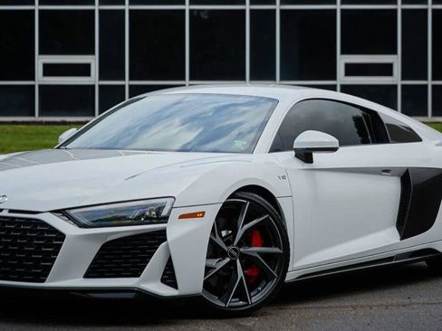 Used 2021 Audi R8 V10 RWD image 2