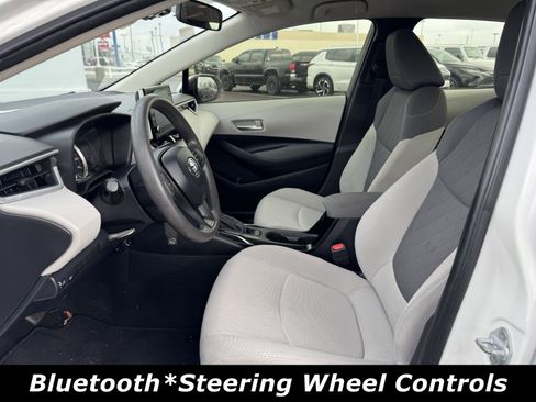 Used 2020 Toyota Corolla LE image 3