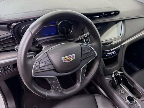 Used 2022 Cadillac XT5 Luxury AWD/4WD image 11