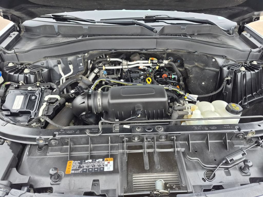 Used 2021 Ford Explorer XLT w/ Equipment Group 202A AWD/4WD image 33