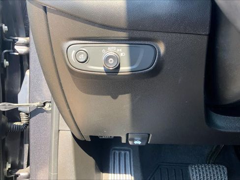 Used 2022 Chevrolet Equinox RS w/ RS Leather Package FWD image 36