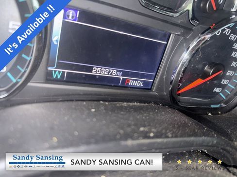 Used 2018 Chevrolet Suburban LT RWD image 1