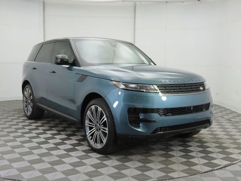 Used 2025 Land Rover Range Rover Sport SE image 3