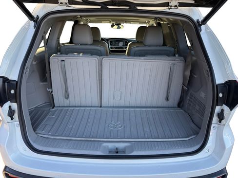 Used 2019 Toyota Highlander Limited image 17