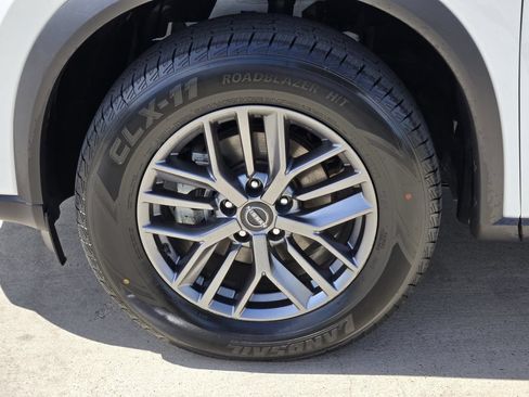 Used 2024 Nissan Rogue S AWD/4WD image 7