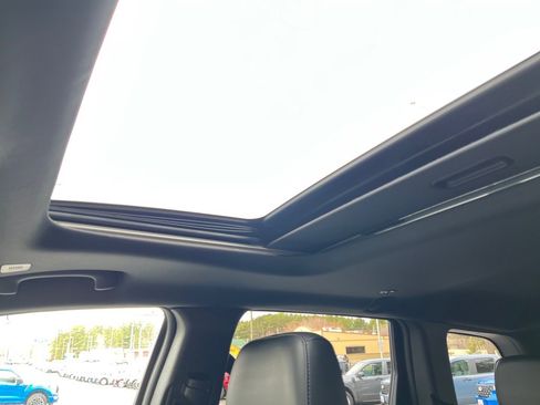 Used 2021 Jeep Grand Cherokee Limited w/ Trailer Tow Group IV image 17