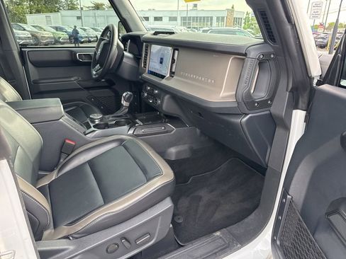 Used 2025 Ford Bronco Outer Banks AWD/4WD image 12