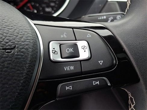 Used 2021 Volkswagen Tiguan SE w/ Panoramic Sunroof Package image 22