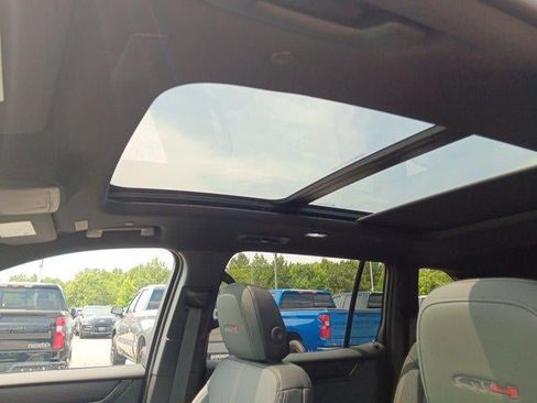New 2026 GMC Acadia AT4 w/ LPO, Floor Liner Package AWD/4WD image 12