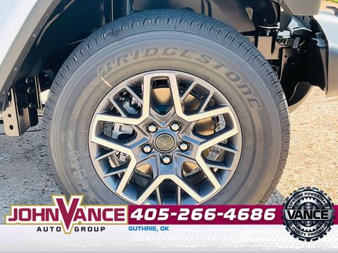 Used 2025 Jeep Wrangler Sahara w/ Technology Group image 14