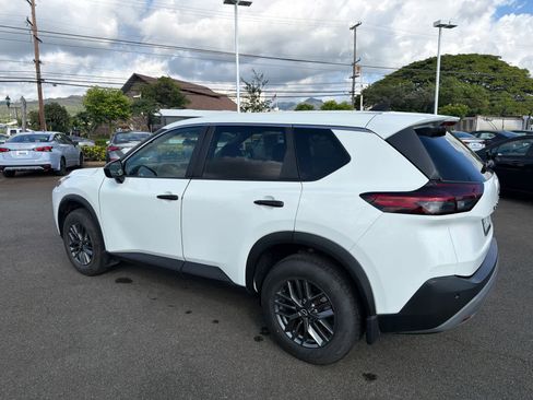 Used 2023 Nissan Rogue S image 4