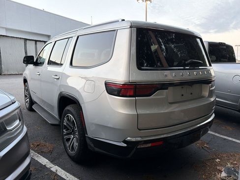 Used 2024 Jeep Wagoneer Series II w/ Flexible Seating Group RWD image 6