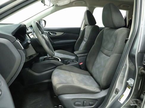 Used 2016 Nissan Rogue SV image 24
