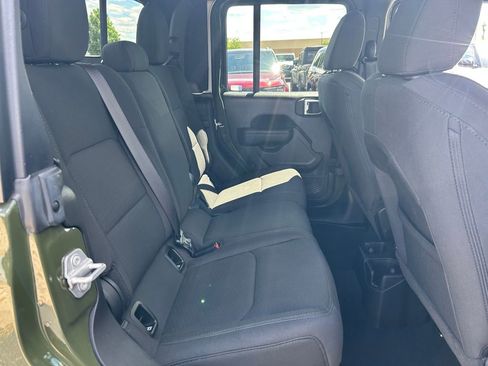 Certified 2023 Jeep Gladiator Sport AWD/4WD image 23