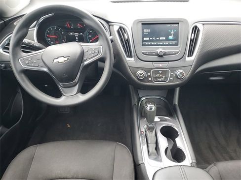 Certified 2018 Chevrolet Malibu LT image 10