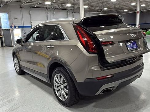Used 2020 Cadillac XT4 Premium Luxury w/ Cold Weather Package image 8