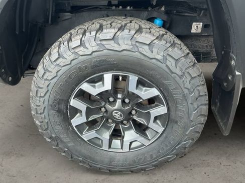 Used 2017 Toyota Tacoma TRD Off-Road w/ Tow Package AWD/4WD image 14