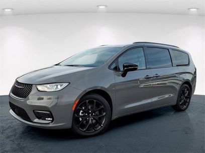 Used 2025 Chrysler Pacifica Limited