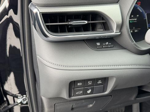 New 2026 Toyota Highlander Platinum AWD/4WD image 17