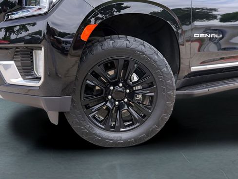 Used 2022 GMC Yukon XL Denali AWD/4WD image 4