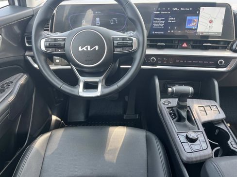 Used 2025 Kia Sportage EX FWD image 12