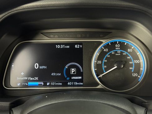 Used 2025 Nissan Leaf S image 17