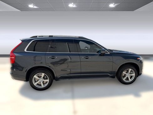 Used 2017 Volvo XC90 T5 Momentum w/ Vision Package FWD image 8