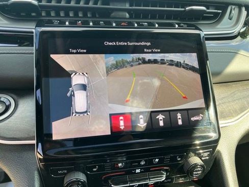 Certified 2023 Jeep Grand Cherokee Limited w/ Luxury Tech Group II AWD/4WD image 21