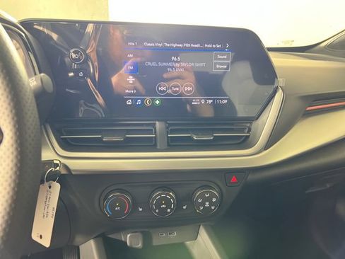 New 2026 Chevrolet Trax RS w/ Sunroof Package FWD image 17