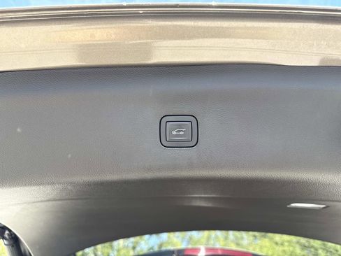 Used 2020 Buick Enclave Essence w/ Sound and Sites Package image 12