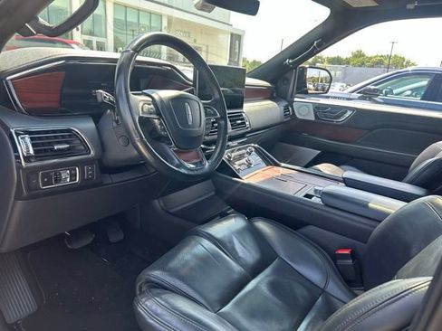 Used 2023 Lincoln Navigator Reserve AWD/4WD image 4