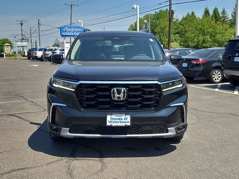 Used 2024 Honda Pilot Touring image 2