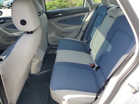 New 2025 Volkswagen Jetta SE image 9