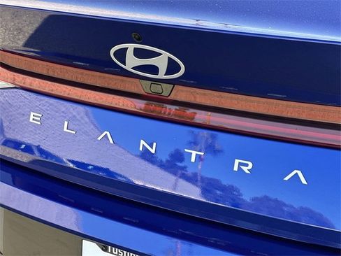 Used 2025 Hyundai Elantra SEL image 31