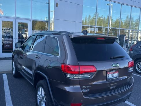 Used 2018 Jeep Grand Cherokee Laredo AWD/4WD image 7