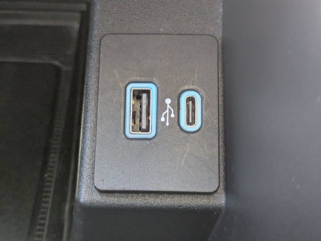 Used 2022 Ford Edge Titanium AWD/4WD image 20