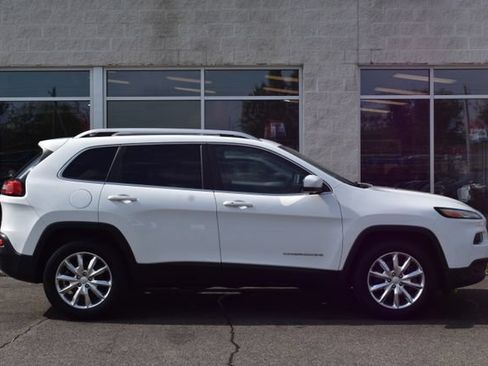 Used 2017 Jeep Cherokee Limited AWD/4WD image 3