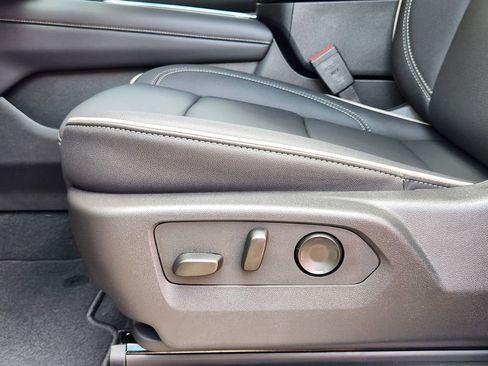 New 2025 Chevrolet Suburban Premier image 18