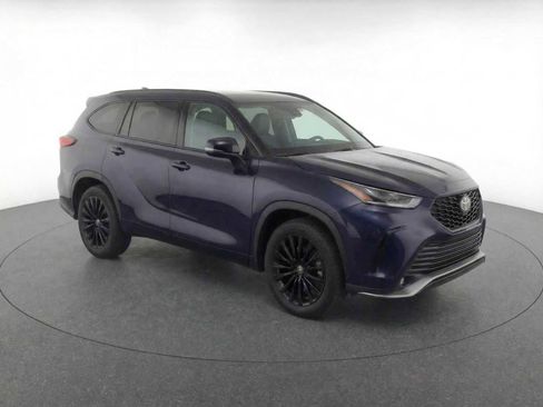 Certified 2025 Toyota Highlander XSE image 3