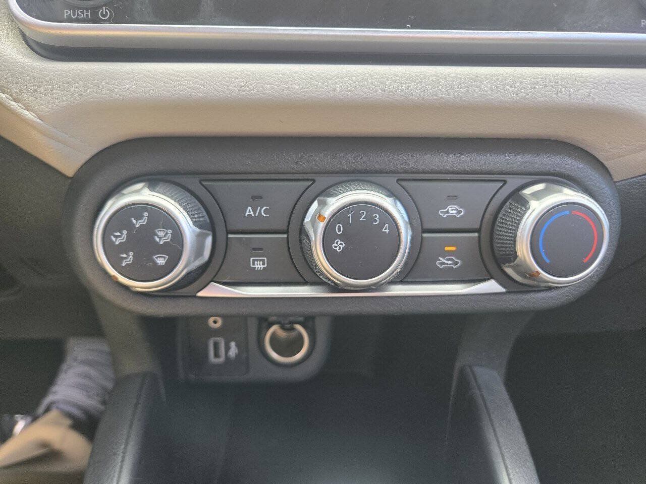 Used 2021 Nissan Versa SV FWD image 38