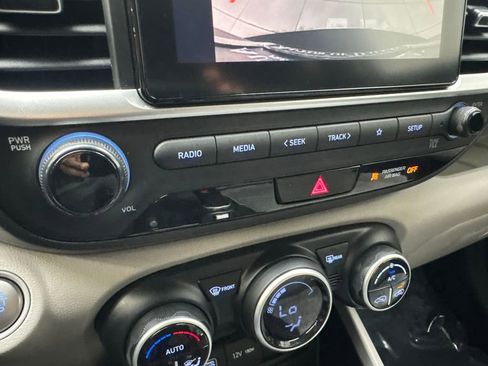 Used 2025 Hyundai Venue SEL FWD image 65