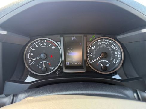 Used 2020 Toyota Tacoma TRD Sport w/ Technology Package image 14